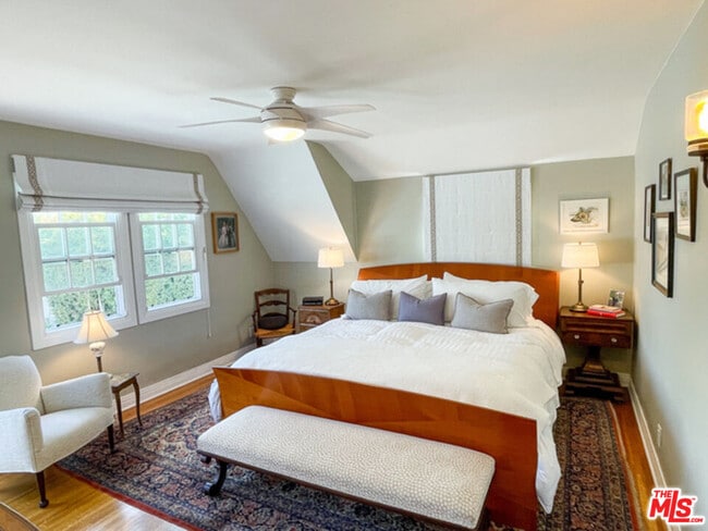 Building Photo - 934 S Dunsmuir Ave