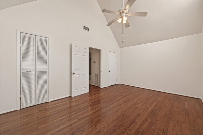 Building Photo - 615 Kipling St