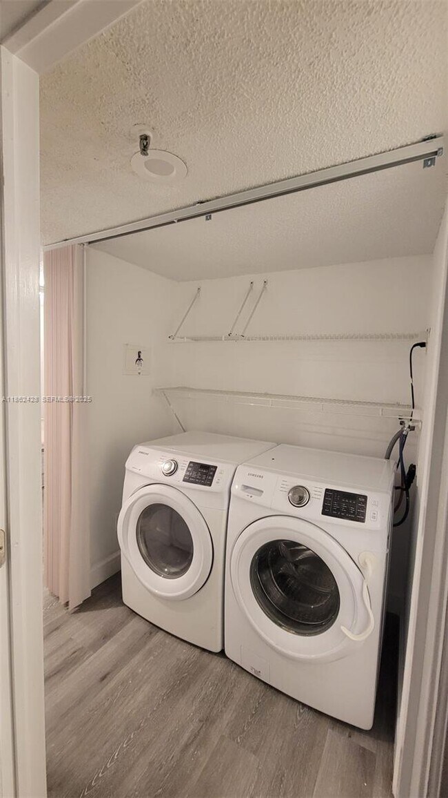 Building Photo - 6562 Boca Del Mar Dr