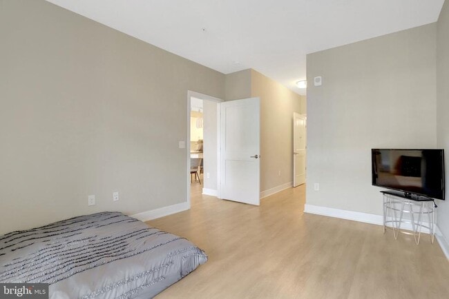Building Photo - 145 Riverhaven Dr