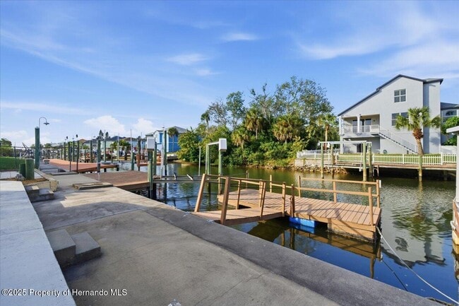 Building Photo - 7527 Hatteras Dr