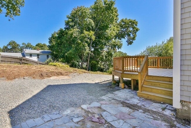 Building Photo - 77 Rock Glen Rd