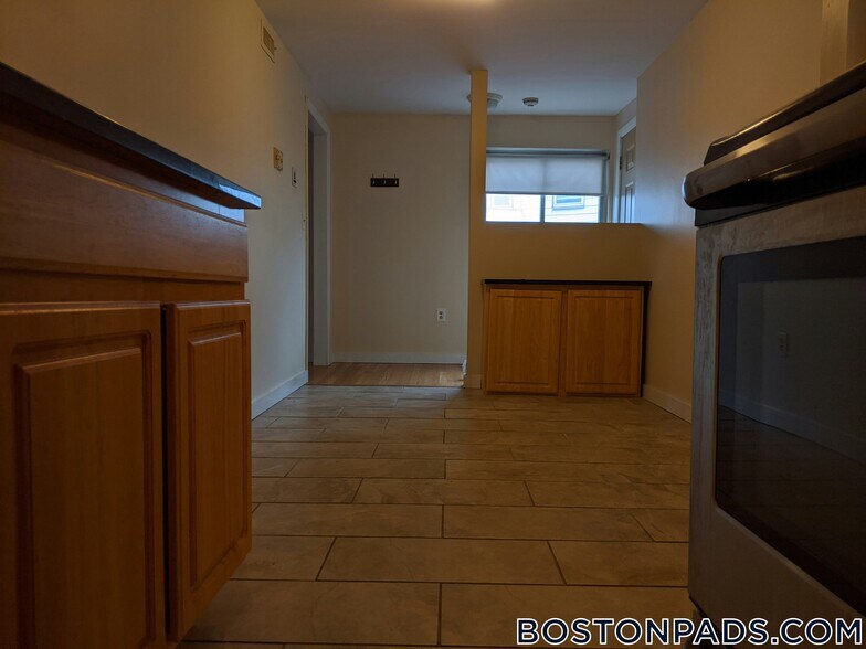 Building Photo - 385 Dorchester St