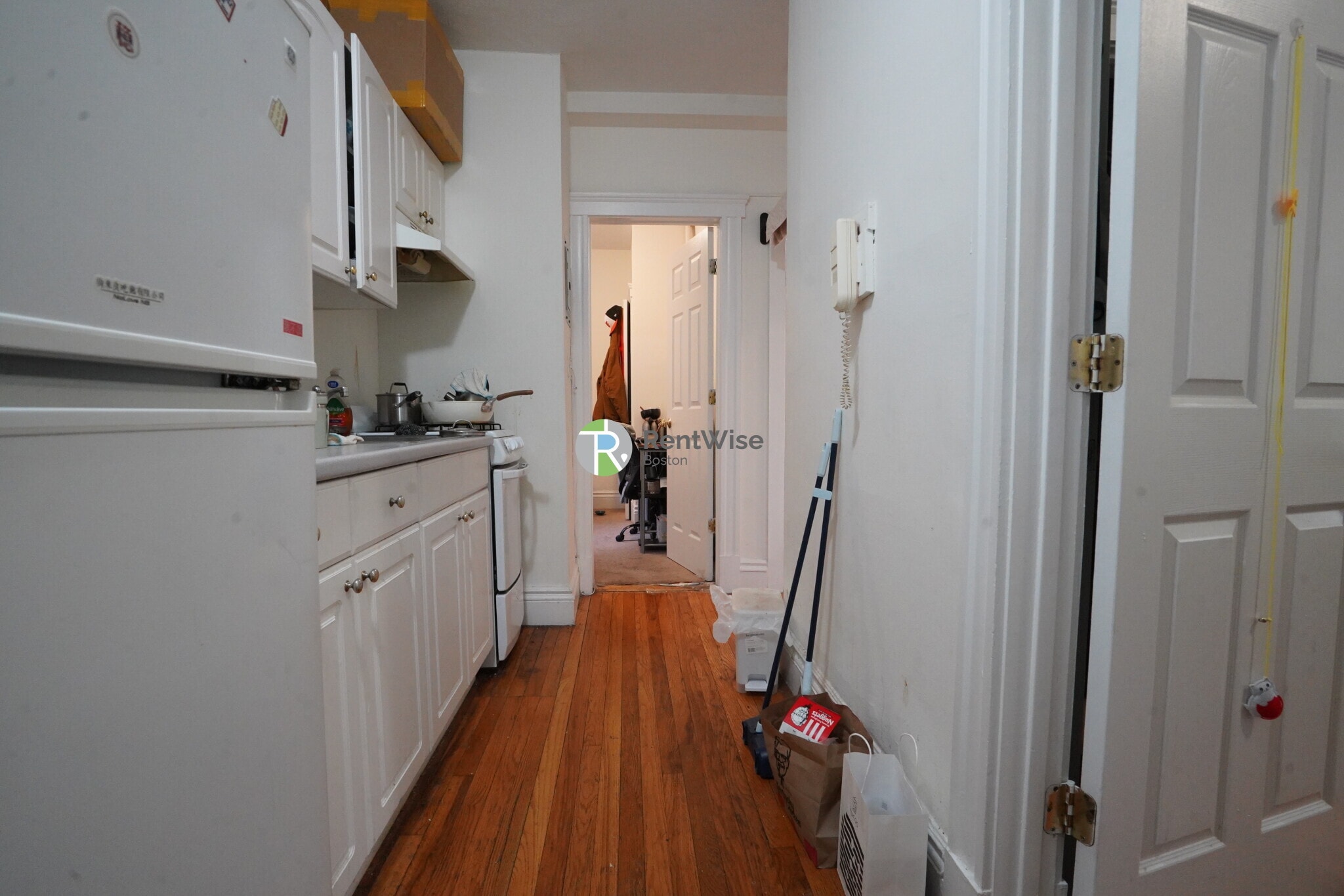 Building Photo - 6 Camelot Ct
