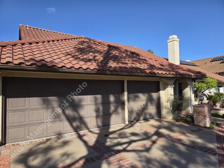 Building Photo - 725 Azure Hills Dr