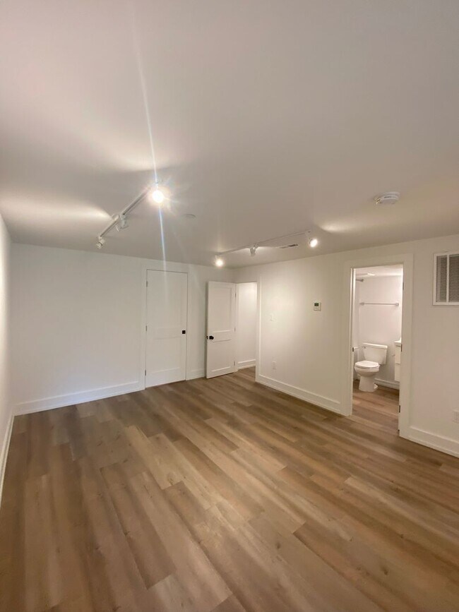 Building Photo - Modern Petworth 2-Bed/Bath with Outdoor Space and All Utilities.