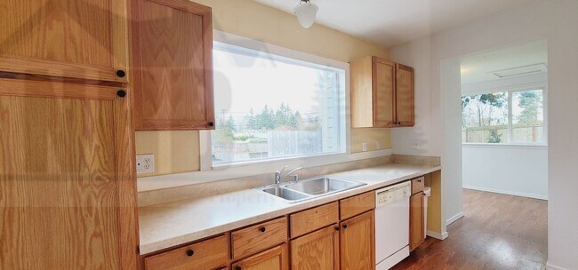 Building Photo - Gorgeous 2 bd House near Point Defiance an...