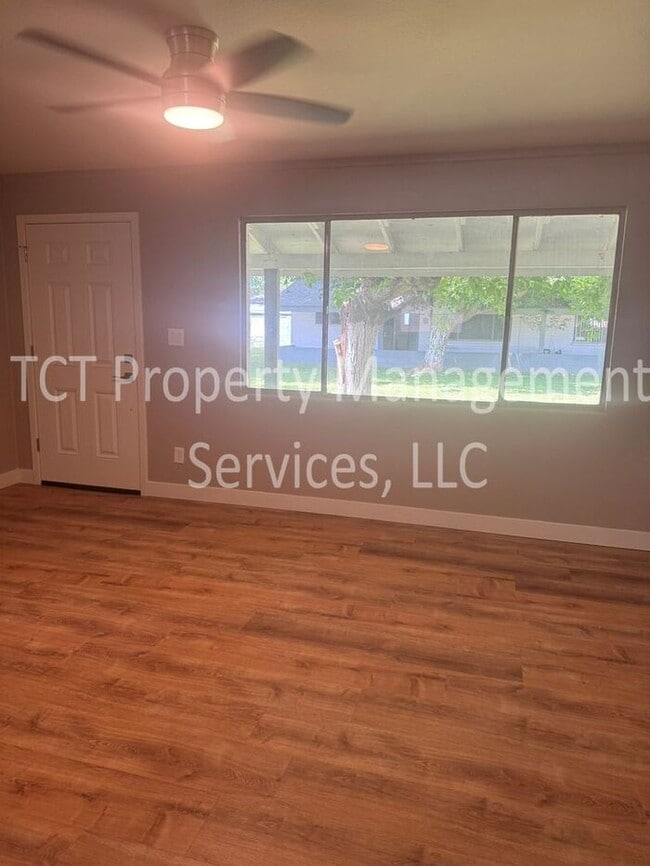 Building Photo - Fully Remodeled Duplex Near Downtown Chandler