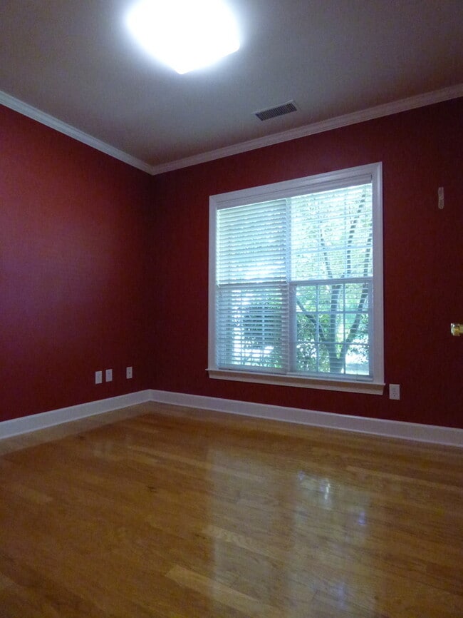 Building Photo - Beautiful Home in Cady Lake Subdivision