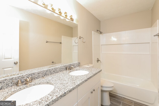 Building Photo - 219 Deerfield Dr