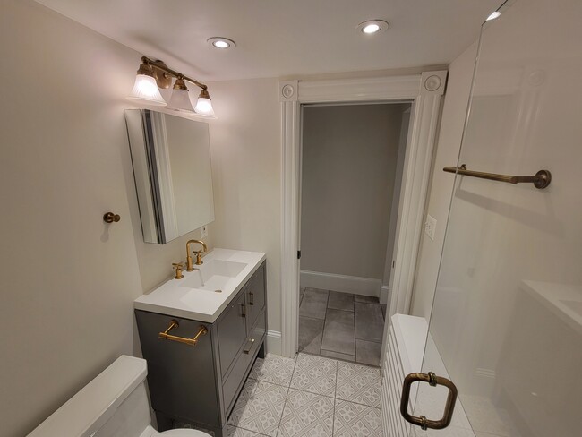 Building Photo - 210 8th St SE