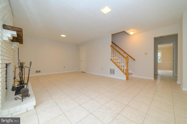 Building Photo - 8016 Merry Oaks Ln