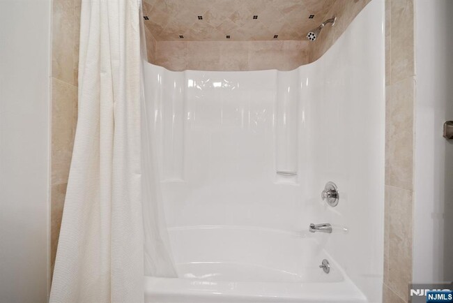 Building Photo - 12 Sandburg Ct