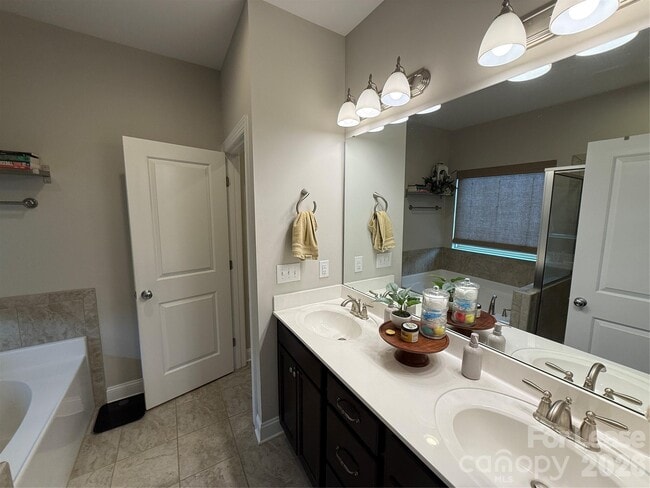 Building Photo - 8708 Aspinwall Dr