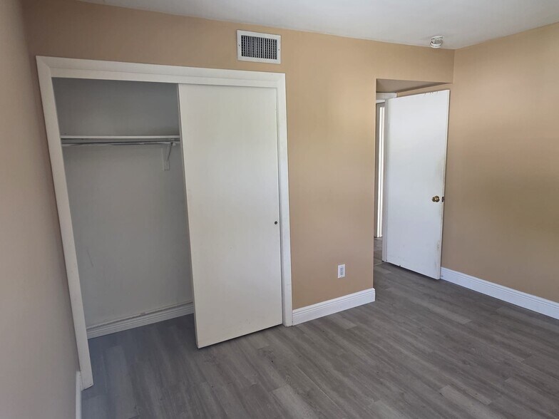 Building Photo - 4158 Pinelake Ln