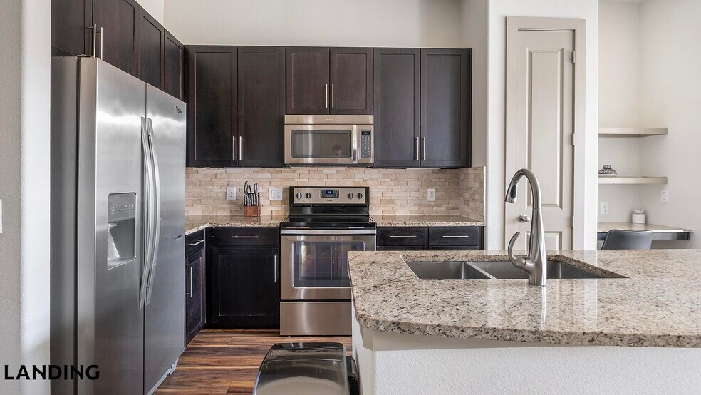 Building Photo - 2626 Fountain View Dr