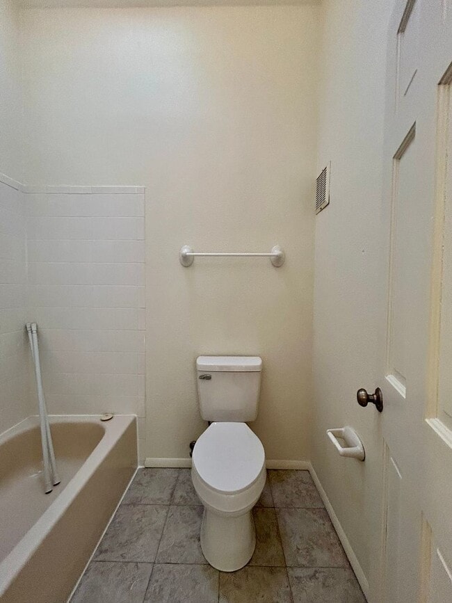 Building Photo - SHORT TERM RENTAL! 3Br/2Ba Condo in the Heart of Boulder