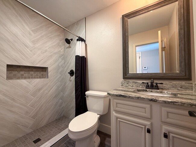 Building Photo - Completely renovated 2 bedroom 2 bath waterfront condo for rent near Pensacola Beach!