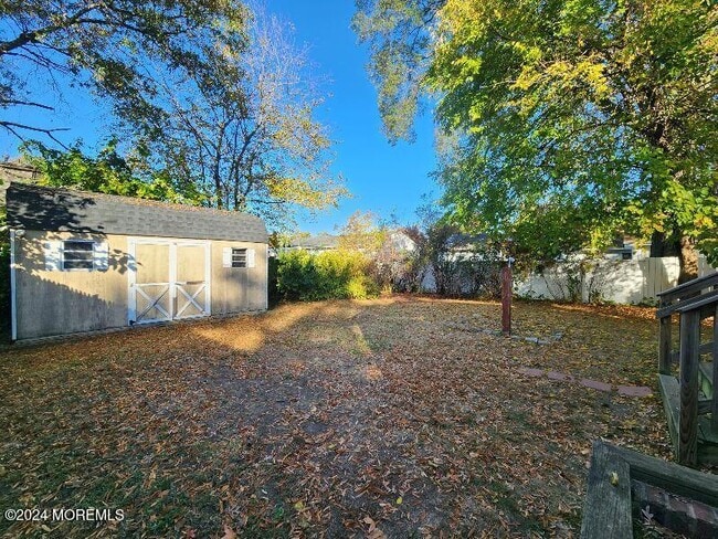 Building Photo - 43 Shoreland Terrace