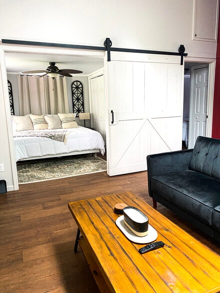 Building Photo - 254 W Main St