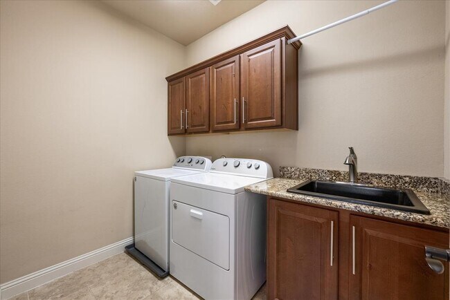 Building Photo - 1800 Harvest Dance Dr