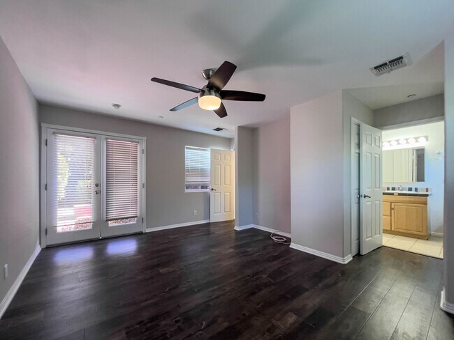 Building Photo - 15424 Camarillo St