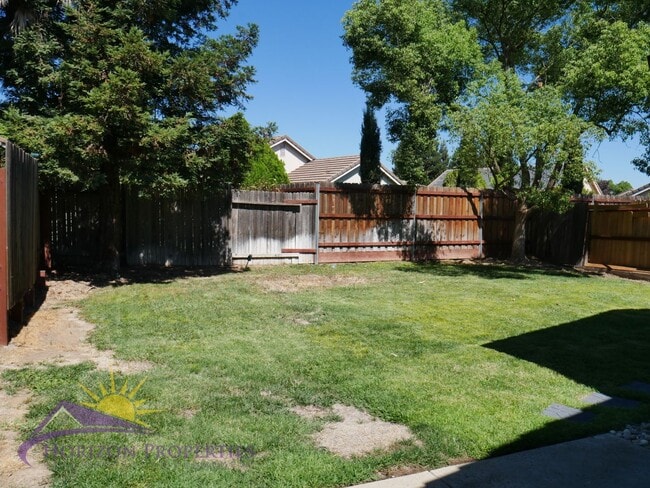 Building Photo - Bright Open 2 Bed 2 Bath 1,043 Sq Ft Antelope home