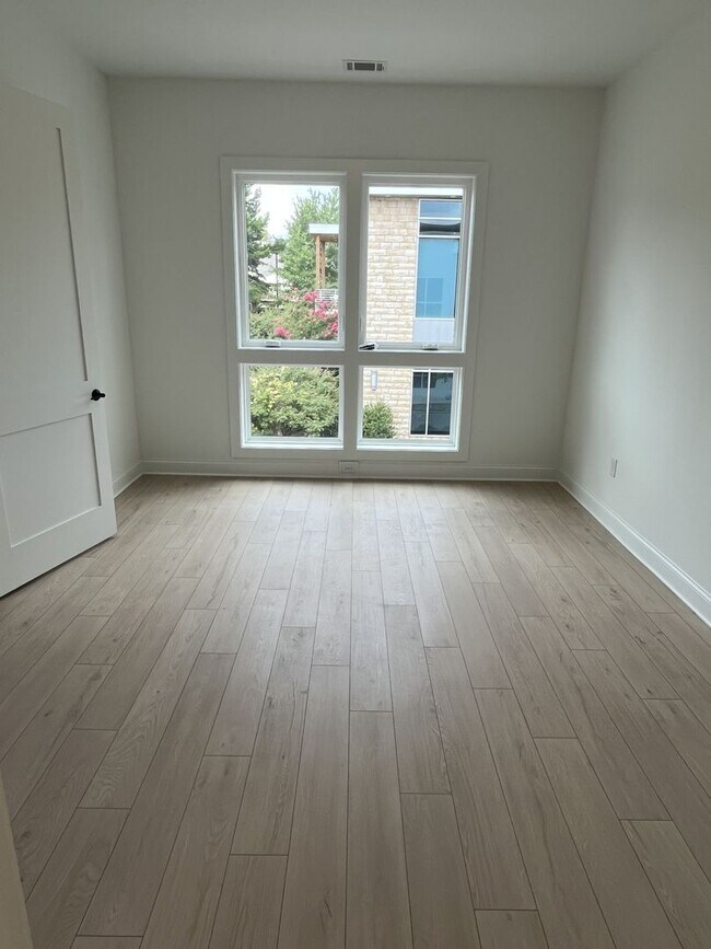 Building Photo - Brand New 2 Bed Condo in Cornelius