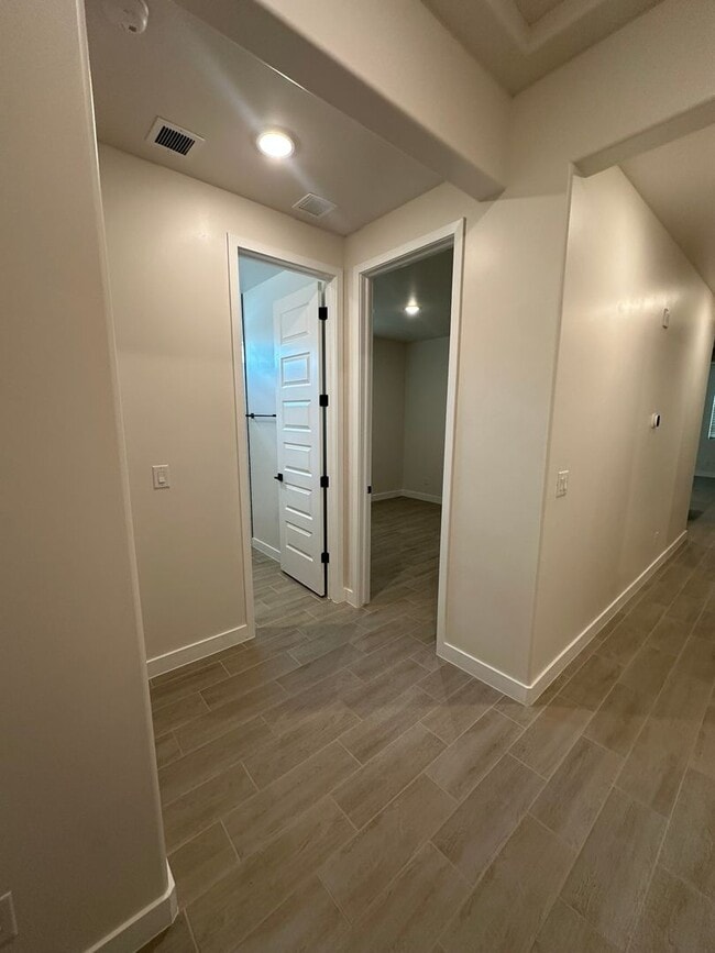 Building Photo - 1471 Cabin Creek Ave