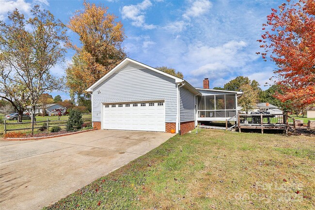 Building Photo - 4227 Deerfield Dr