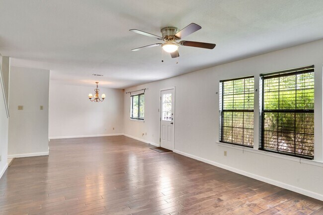 Building Photo - Great 3 bedroom home in South Austin!
