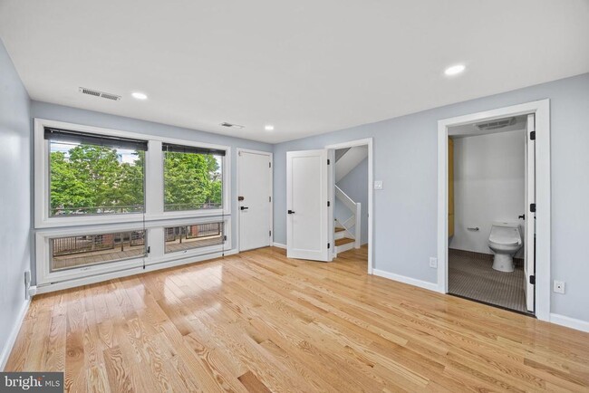 Building Photo - 1130 Lombard St