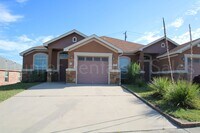 Building Photo - Luxury Duplex Close to Texas A&M-Central T...