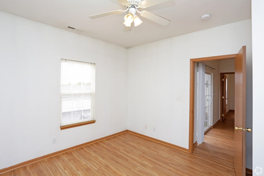 875 Bed - 1209 Mayfield Dr