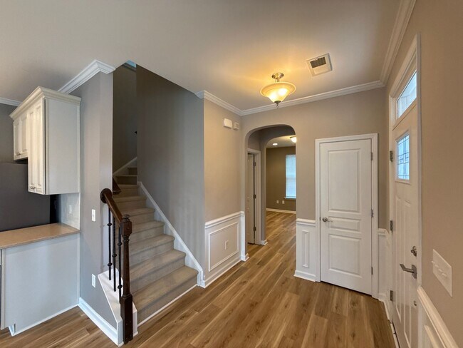 Building Photo - 5818 Glenmore Garden Dr