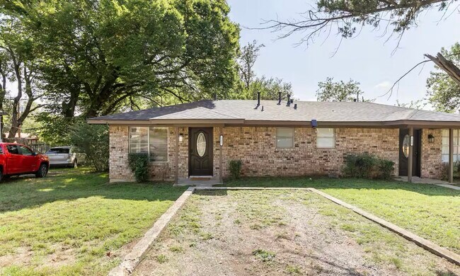 Building Photo - 202 Collinsville St