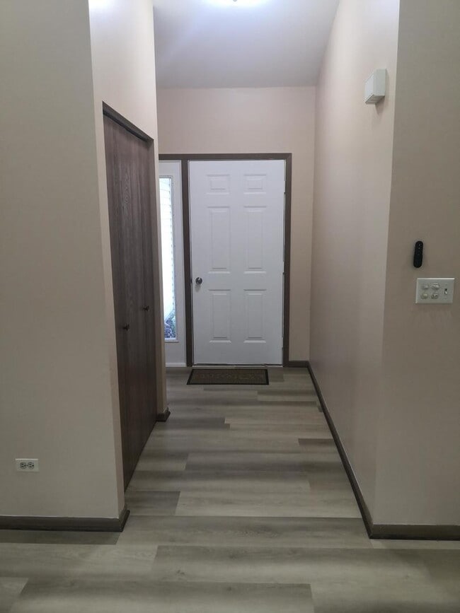 Building Photo - 709 Dartmouth Dr