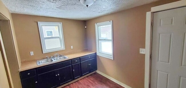 Building Photo - 9609 Nelson Ave