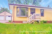 Building Photo - 3 Bed Home w/ Large Garage
