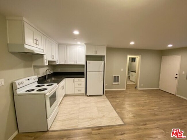 Building Photo - 3224 Chapman St