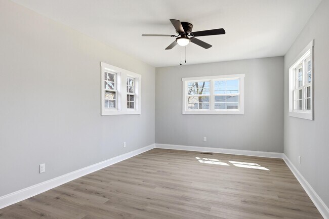 Building Photo - 2406 Kirby Ave