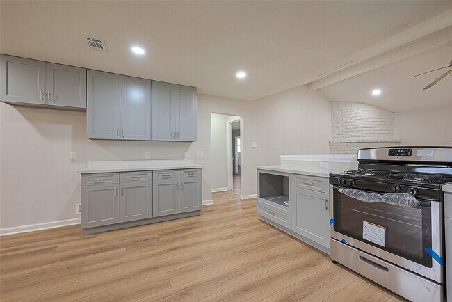 Building Photo - 6919 Maczali Dr