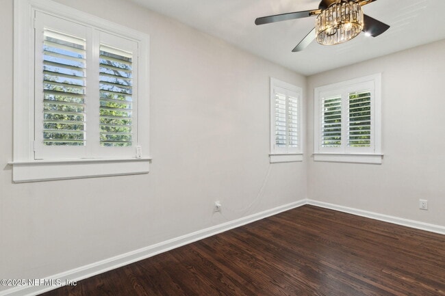 Building Photo - 2334 Broadmoor Ln