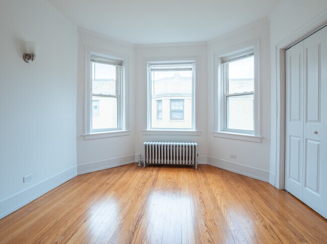 Building Photo - 7369 N Damen Ave