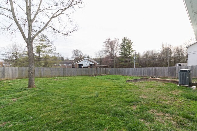 Building Photo - 214 Eagle Way