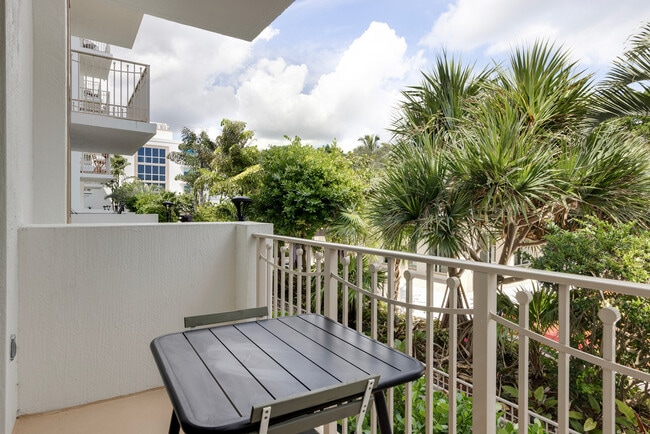 Building Photo - 601 NE 39th St