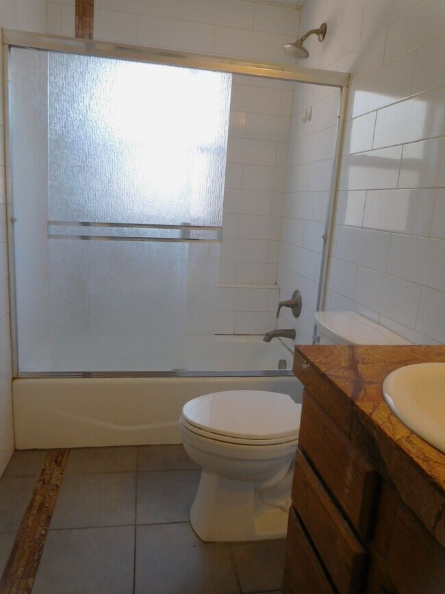Building Photo - UNR friendly 3 Bedroom , 1 Bath close to campus