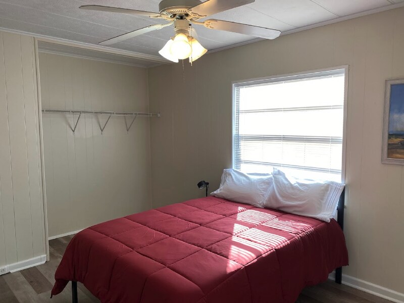 Building Photo - 300 Colony Dr