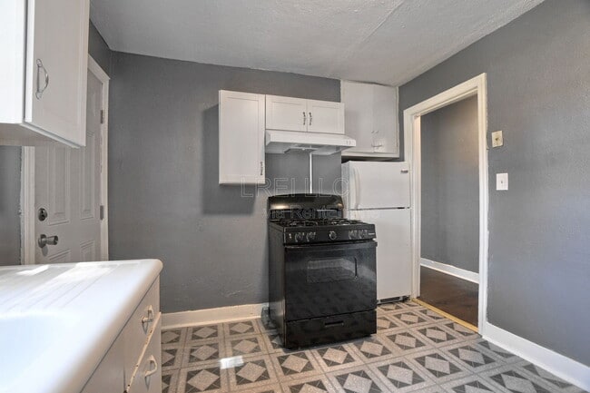 Building Photo - 1443 S 32nd St