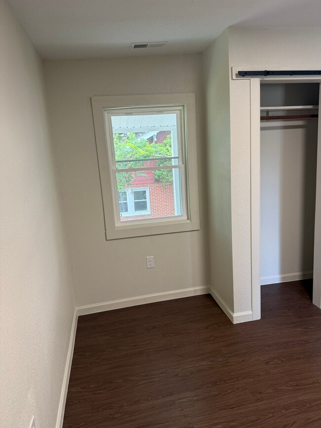 Building Photo - 1413 Elm Ave